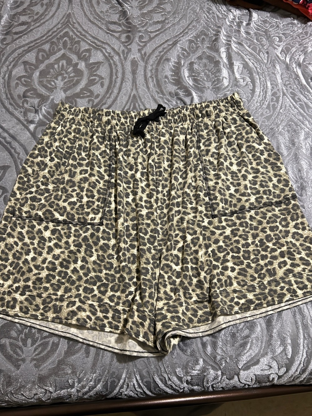 Women’s High-Waist Leopard Print Drawstring Shorts - Beige/Black
